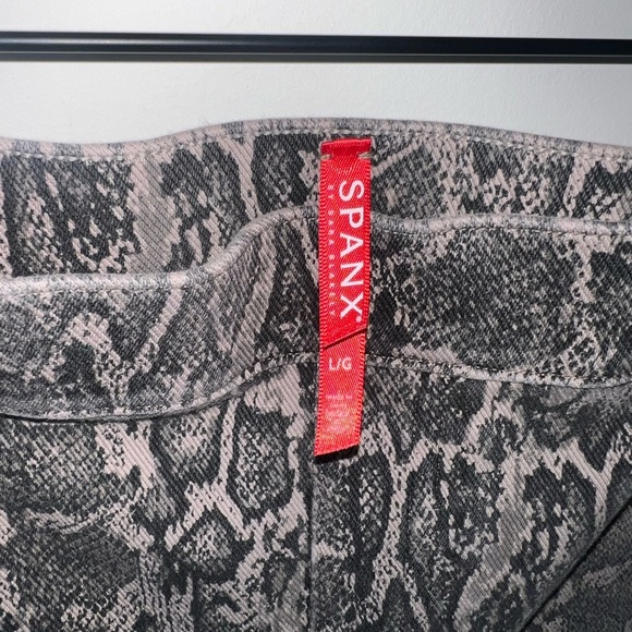 SPANX Snake Print Straight Leg Jegging Pants - Picture 5 of 8